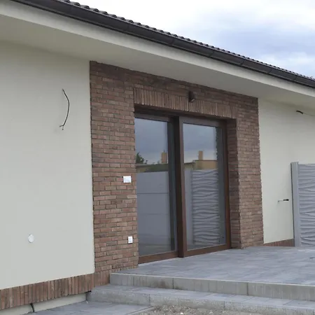 33 Apartmán