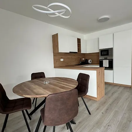 Apartmán 33 *