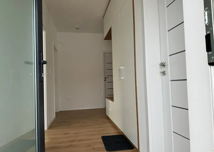 33 Διαμέρισμα *